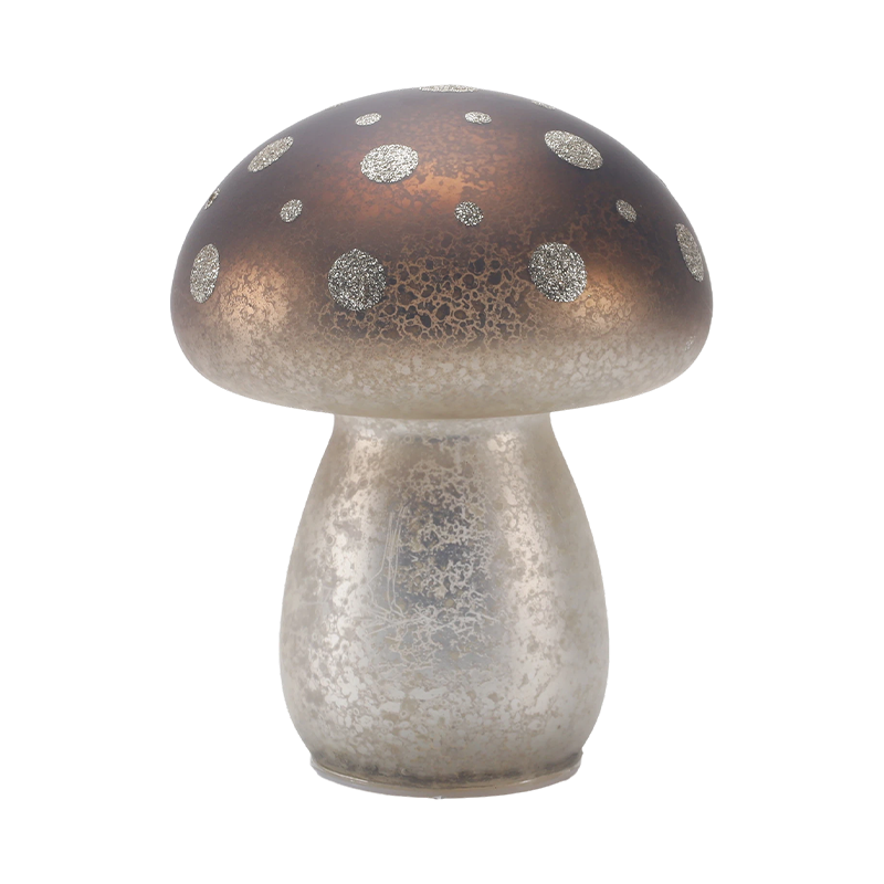 Ornamento di funghi fatto a mano con decorazione a led