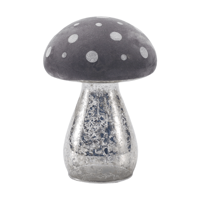 Ornamento di funghi fatto a mano con decorazione a led