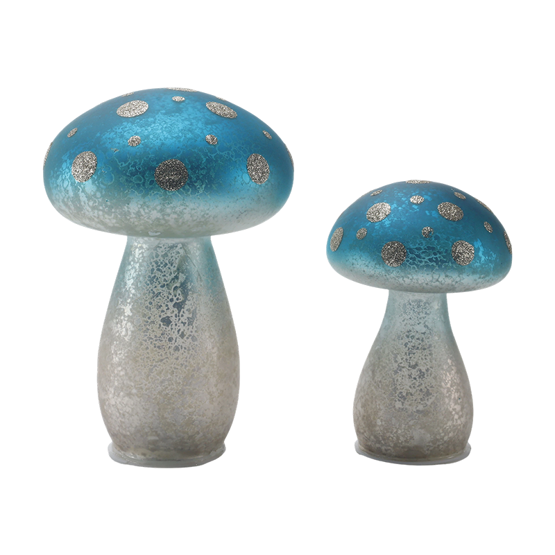 Ornamento di funghi in vetro smerigliato blu sfumato fatto a mano con punti glitter argento con decorazione a led