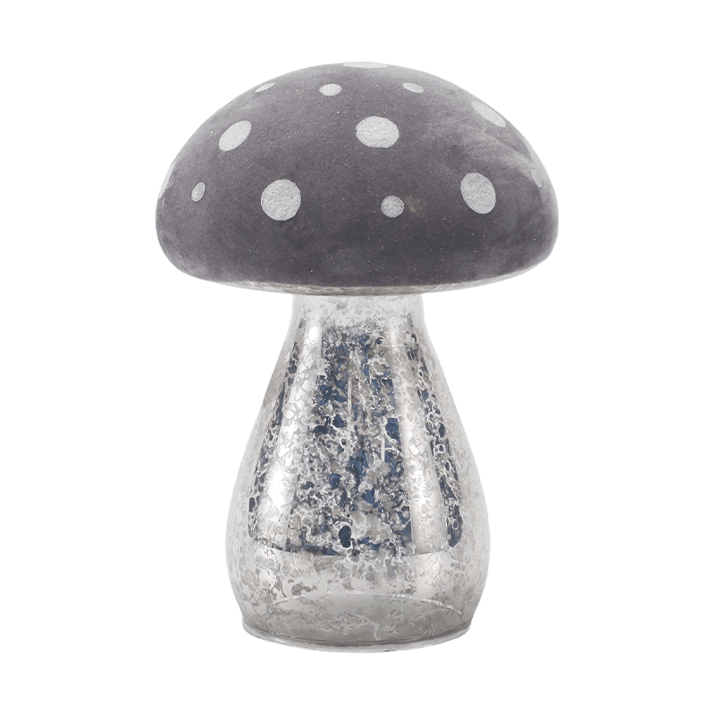 Ornamento di funghi fatto a mano con decorazione a led