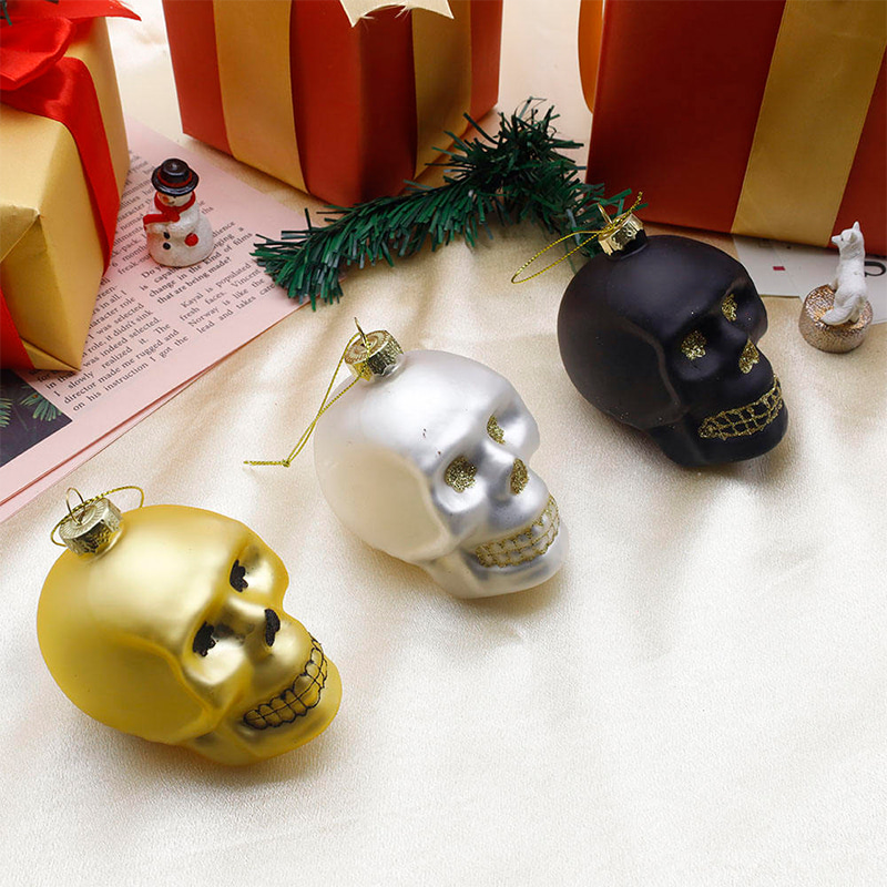 Set di ornamenti con teschio in vetro di Halloween 8 * 9 cm